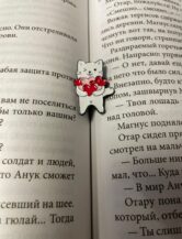 Книга Значок Белый кот